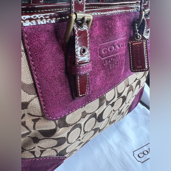 Authentic Coach handbag and mini wallet inside - Picture 9 of 14